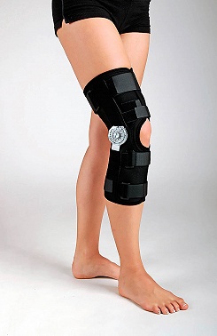 Short knee brace with limitations